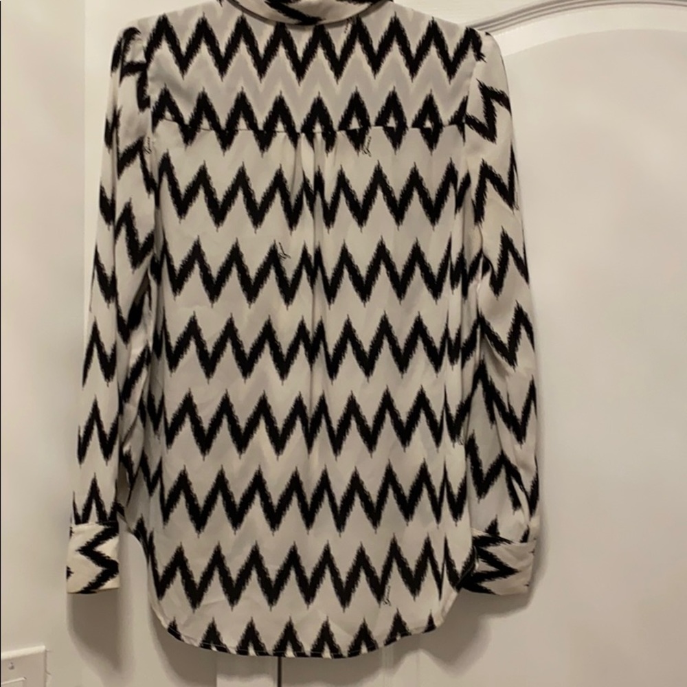 GUESS Chevron High-Low Blouse - Picture 6 of 7